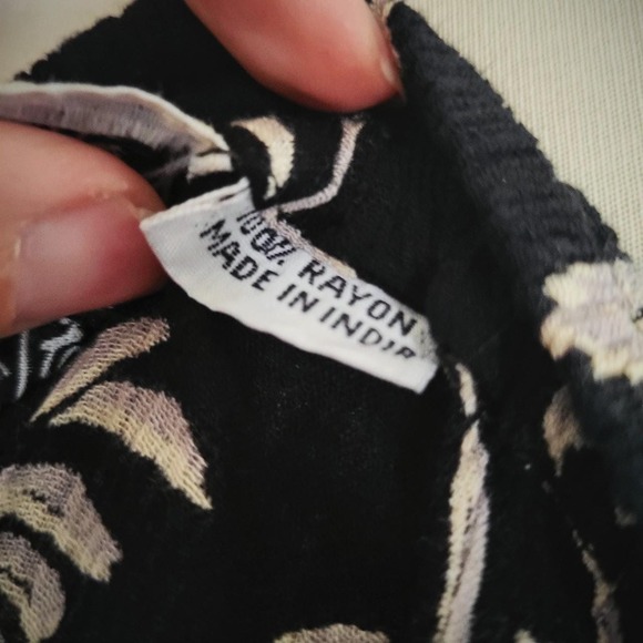 Vintage 90s SILVER STREAM Black & White Floral Skirt - Picture 8 of 8